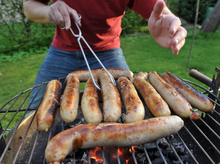 Beim Grillanzünder aufpassen: Sieben Produkte wurden von der Stiftung Warentest mit "mangelhaft" bewertet.