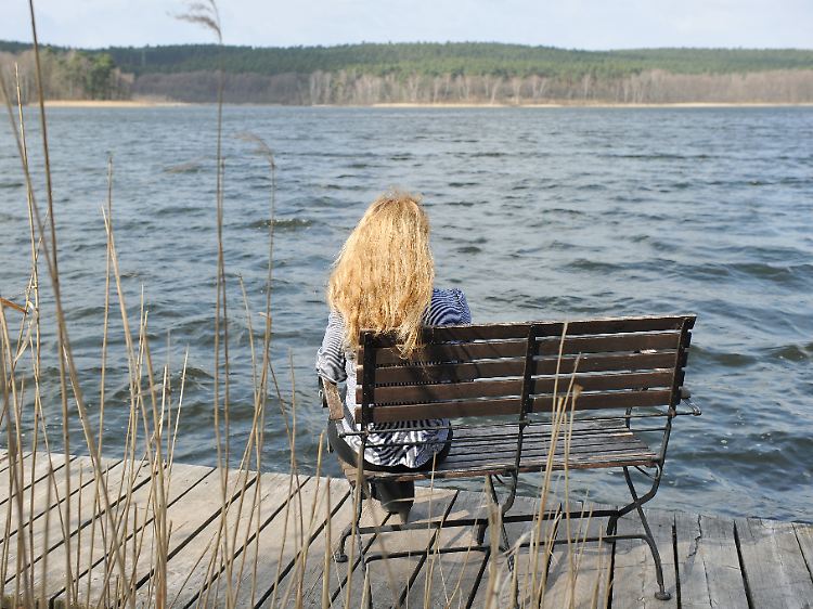 Burn-out-Betroffene ziehen sich immer mehr aus dem Leben zurück, ähnlich wie Menschen mit einer Depression.