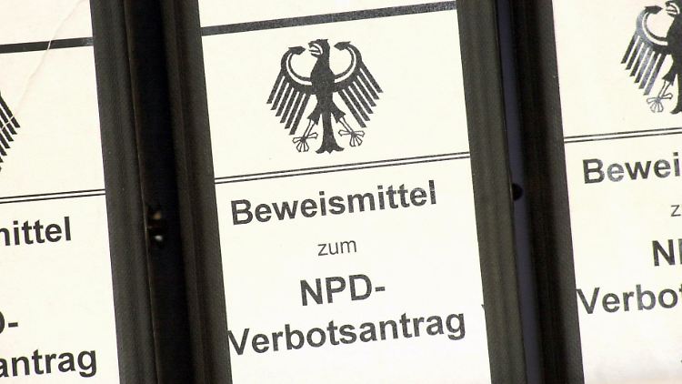 NPD-Verbotsantrag ohne den Bundestags: Gegen den SPD-Antrag im Bundestag votierten 326 Abgeordnete, dafür waren 211.