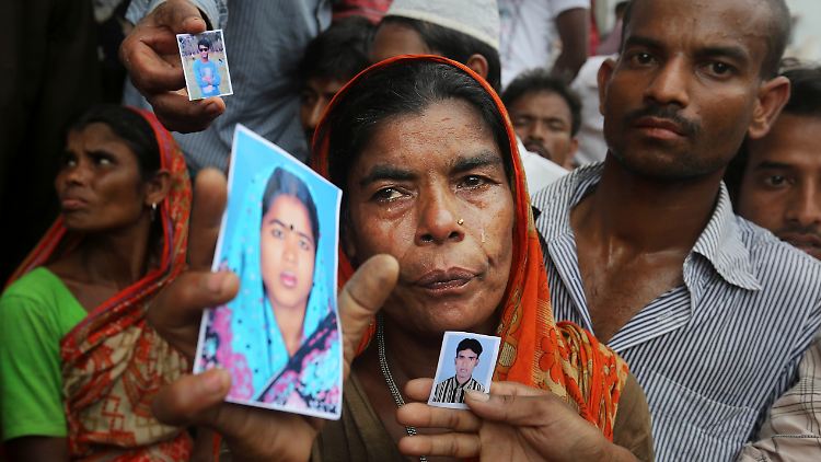 Auch die Tochter dieser Frau liegt noch irgendwo in den Ruinen des "Rana Plaza".