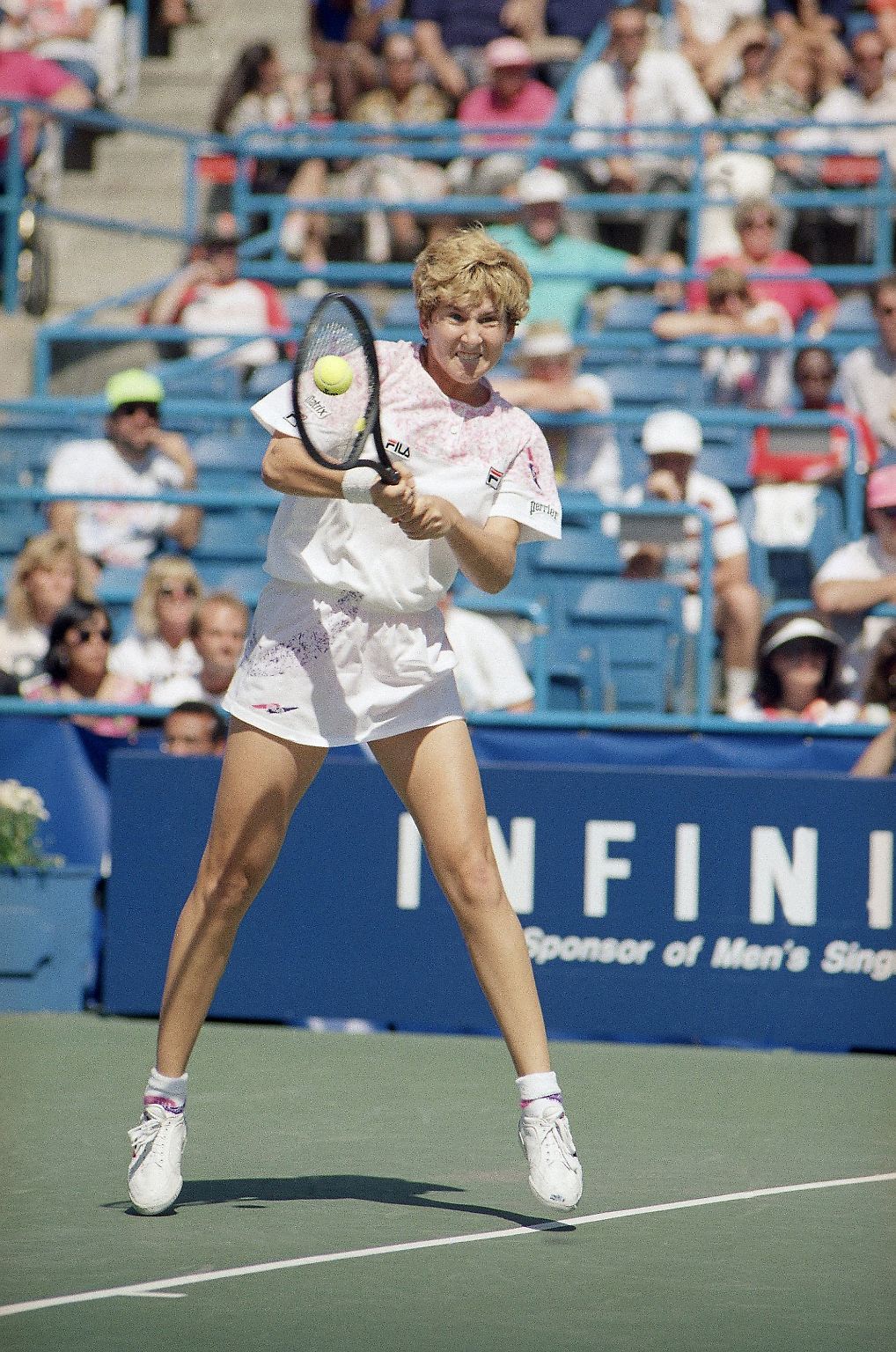 Monica Seles ist 1991 gerade 17 Jahre alt, als sie Steffi Graf als beste Tennisspielerin der Welt ablöst. 