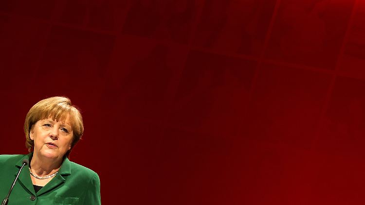 Merkel wendet sich klar gegen die Steuerpläne der rot-grünen Opposition.