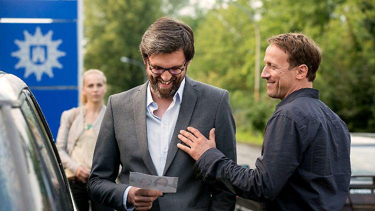 Kommt weitgehend ohne Schießeisen aus: Wotan Wilke Möhring (r.) als "Tatort"-Ermittler. 