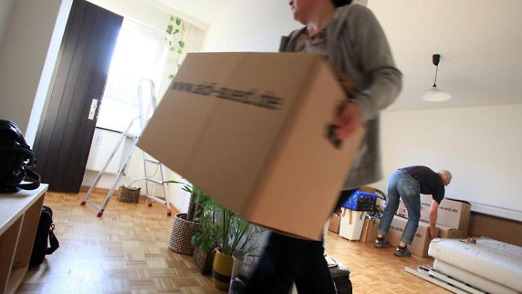 Kistenschleppen beim Einzug des Partners - nur, wenn der Vermieter dem Zusammenwohnen vorher zugestimmt hat.  