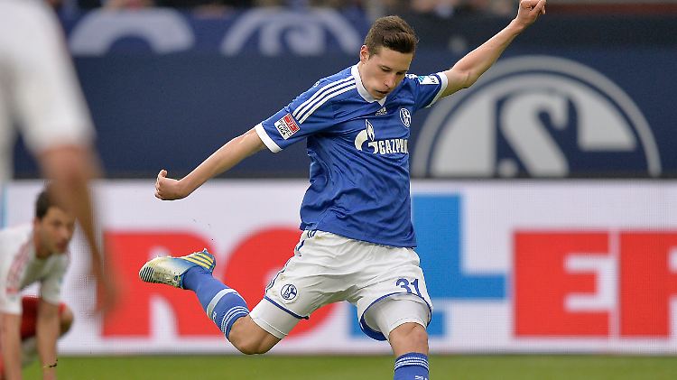 Talentiert und torgefährlich ist dieser Julian Draxler. Das schätzen sie nicht nur bei Schalke und der Nationalmannschaft, sondern auch bei Schalkes Erzrivale Borussia Dortmund.