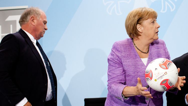 Jetzt ist die Bundesregierung am Ball - und bleibt zögerlich.