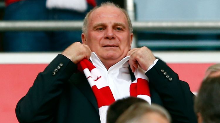 Der Uli sei kein Betrüger, hatte Ehrenpräsident Franz Beckenbauer gesagt, "da ist ihm irgendein Fehler unterlaufen, das kann sein".