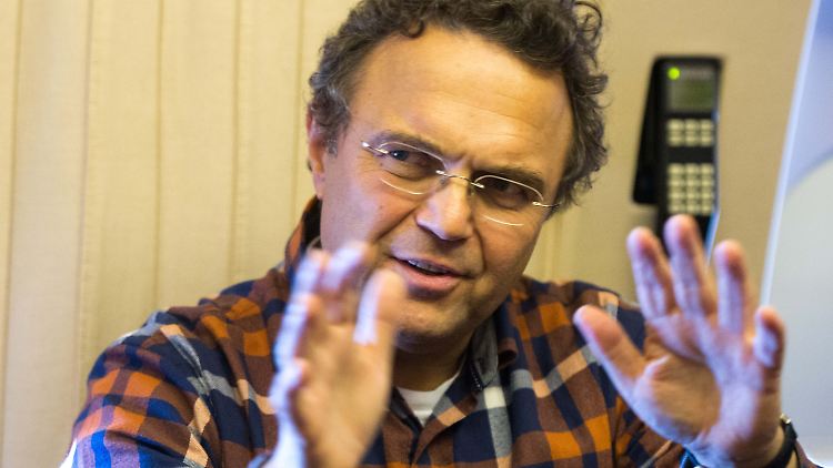 Innenminister Friedrich sieht die Zunahme rechter Gewalttaten mit Sorge.
