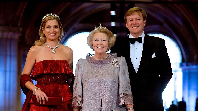 Vor einem Dinner im Rijksmuseum in Amsterdam: Maxima, Beatrix und Willem-Alexander.