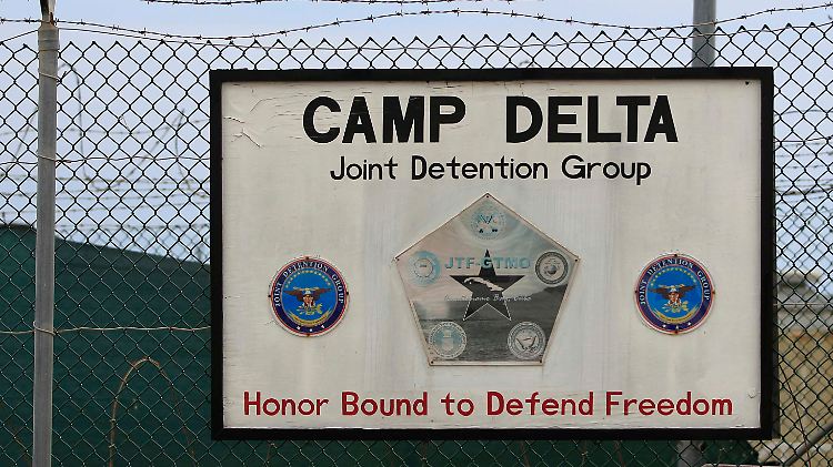 2013-04-26T024839Z_01_TOR903_RTRMDNP_3_USA-GUANTANAMO-FORCED-FEEDING.JPG1594508791623719326.jpg