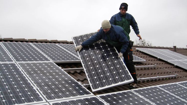 Rauf aufs Dach: Nach der Einigung mit den Gläubigern könnte es bei Solarworld wieder aufwärts gehen.