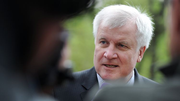 Seehofer hat Winter und Schmid zum Rücktritt gedrängt, ihre Mandate durften sie behalten.