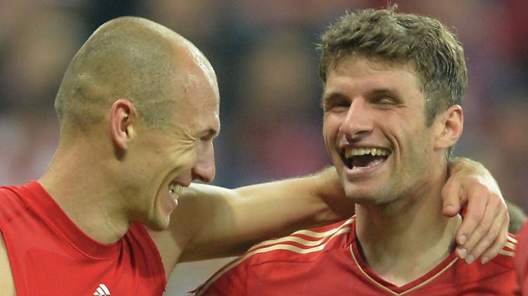 Hinspiel war in Ordnung: Das wissen auch die Münchner Arjen Robben und Thomas Müller.