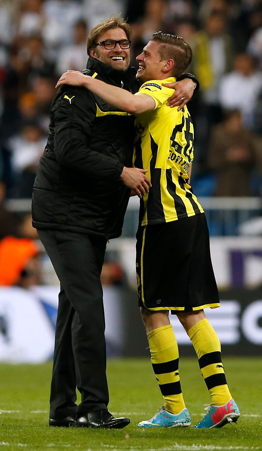 Borussia Dortmund greift nach einer Zitterpartie erstmals seit 16 Jahren nach der Krone im europäischen Vereinsfußball. 