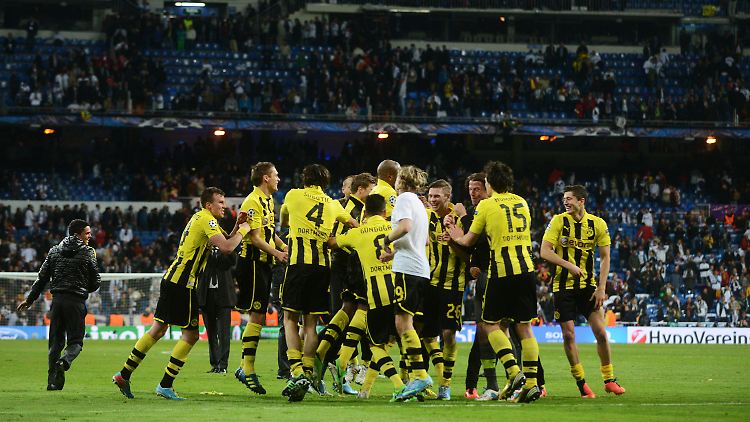 Kollektive Ekstase: Dortmunds Spieler nach dem Abpfiff im Bernabeu.