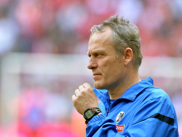 Christian Streich will seine Freiburger offenbar nicht im Stich lassen für den FC Schalke.
