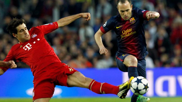 Überragend: An Bayern-Abräumer Xavi Martinez läuft sich die Barca-Offensive immer wieder fest.