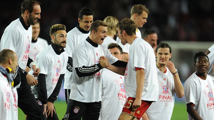 Auch modisch ganz weit vorne: Die Münchner Bayern feiern im Camp Nou.
