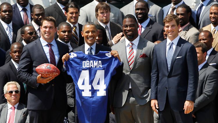 Barack Obama ist ein großer Football-Fan: Hier mit Spielern der New York Giants.