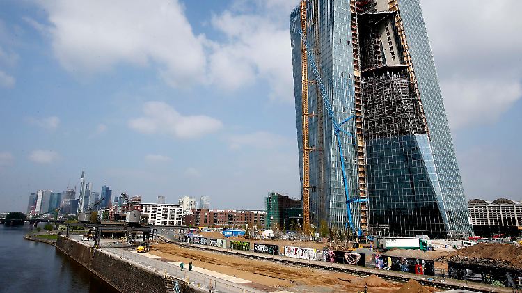 Neubau in Frankfurt am Ufer des Main: Die künftige Zentrale der Europäischen Zentralbank. Getagt wurde diesmal in Bratislava.