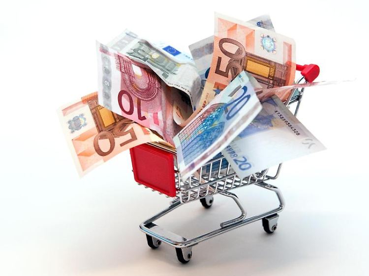 Die Zinsen sinken weiter - für Sparer wird es immer schwieriger, mit ihrem Geld eine gute Rendite zu erwirtschaften.