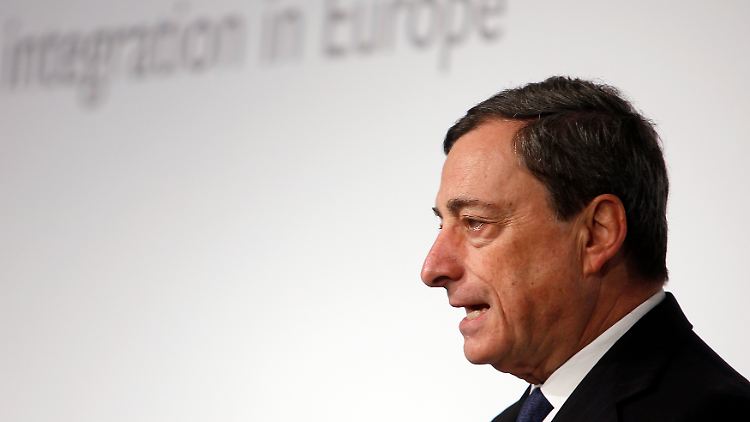 EZB-Präsident Draghi schließt trotz rekordniedriger Zinsen weitere Zinssenkungen nicht aus.