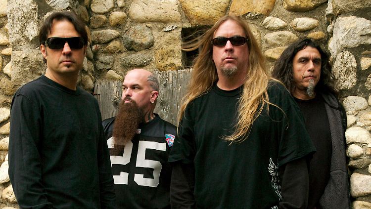 Jeff Hanneman (3 v.l.) im Kreise seiner Bandkollegen.