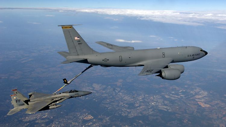 US-Kampfjets vom Typ F-15 (hier eine Archivaufnahme bei einer Luftbetankung) begleiteten den Air France Flug 22 auf ihrem Weg von Paris nach New York.