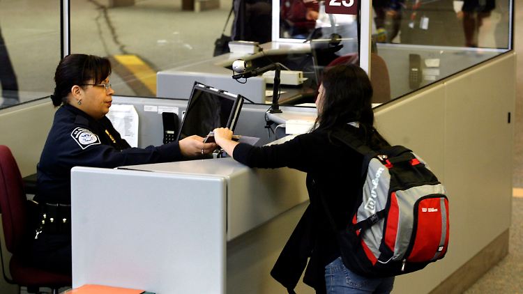 Kontrolle am Flughafen: Studenten sollen genauer gefilzt werden.