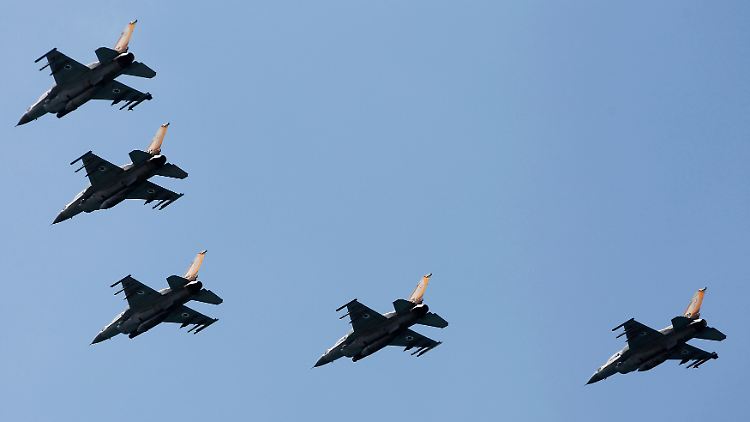 Israelische Kampfflugzeuge bei einem Demonstrationsflug.