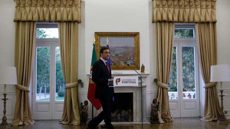 Portugals Regierungschef Pedro Passos Coelho kündigt weitere Kürzungsmaßnahmen angekündigt, die vor allem Staatsbedienstete betreffen.