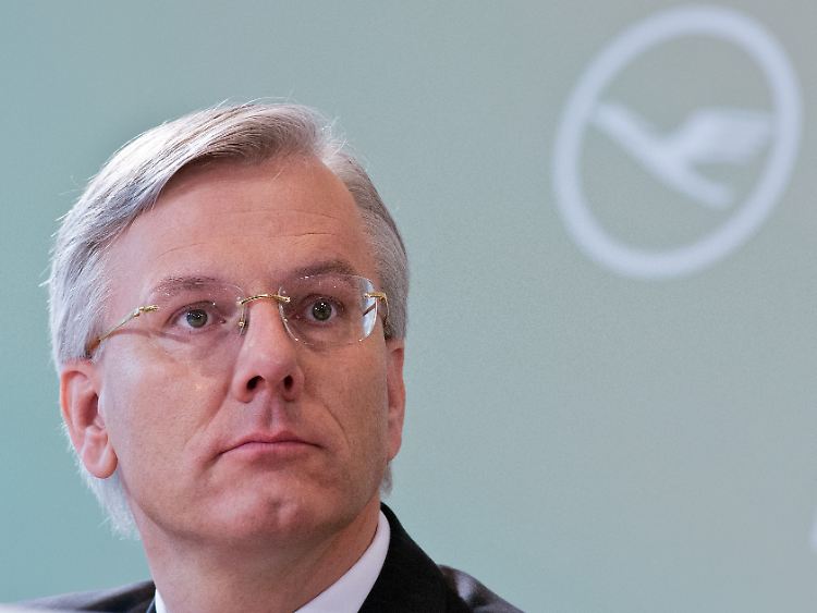 Lufthansa-Chef Christoph Franz macht beim Sparen vor nichts Halt.
