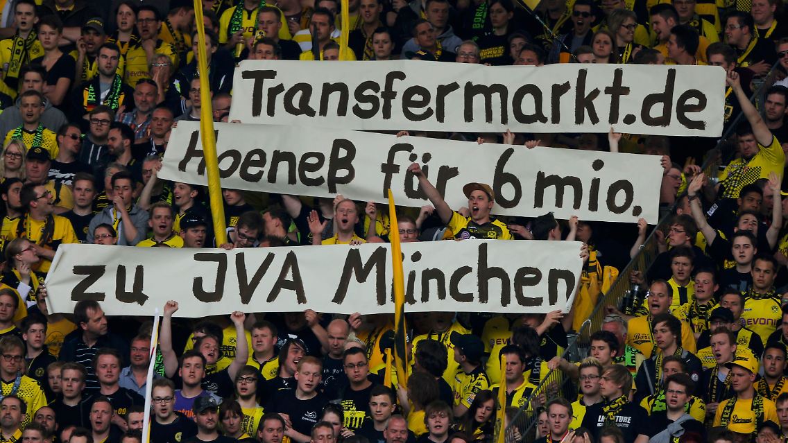 Passend dazu schon mal ein Denkanstoß in Richtung "Spielerkäufe" zur neuen Saison - auch, wenn das diese BVB-Fans wohl nicht ganz ernst gemeint haben.
