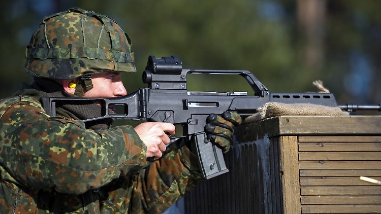 Schießübung mit einem G36-Sturmgewehr von Heckler & Koch.