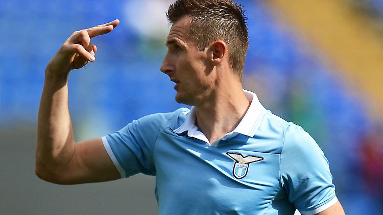 Miroslav Klose hätte bei seinem Torfeuerwerk auch locker mal alle fünf Finger ausstrecken können.