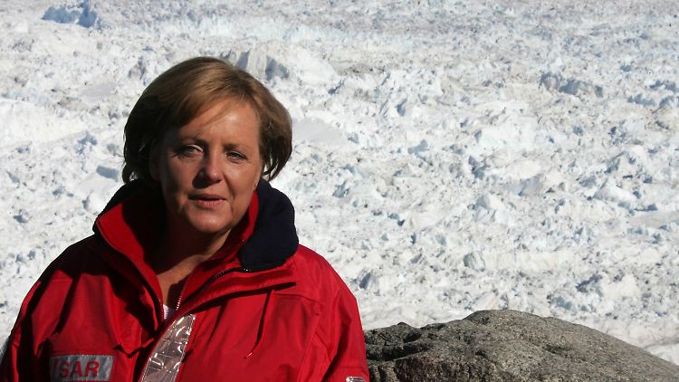 Die "Klimakanzlerin" im August 2007 in Grönland. Das ist lange her.