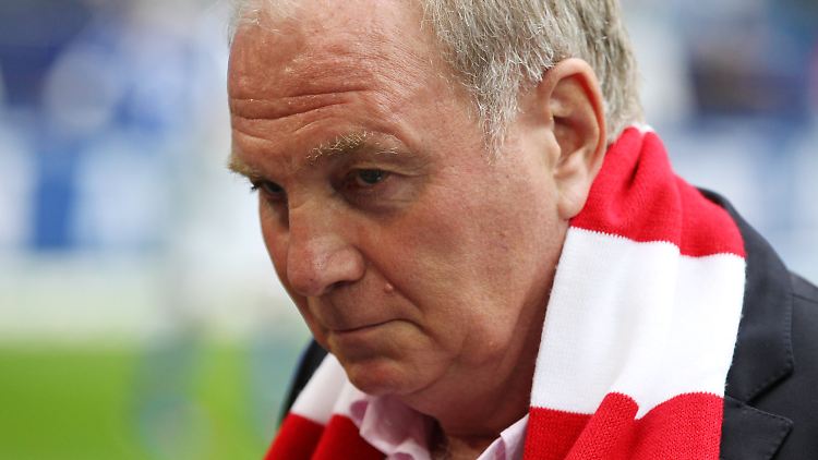 Angeknockt, aber nicht ausgeknockt: Uli Hoeneß beim FC Bayern.