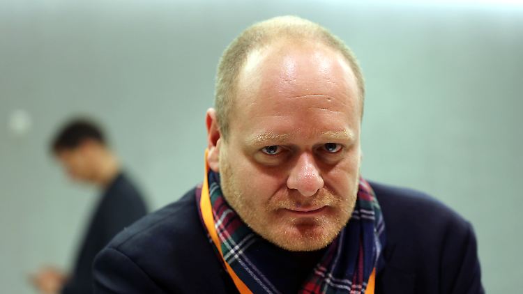 Bernd Schlömer hat nichts zu lachen: Seine Piraten darben im Umfragenkeller und er steht unter immer größerer Kritik.