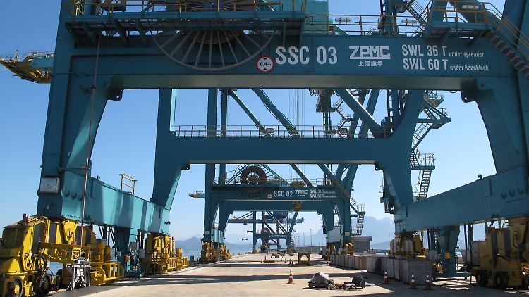 Der werkseigenen Hafen des ThyssenKrupp-Stahlwerkes an der Bucht von Sepetiba bei Rio de Janeiro.