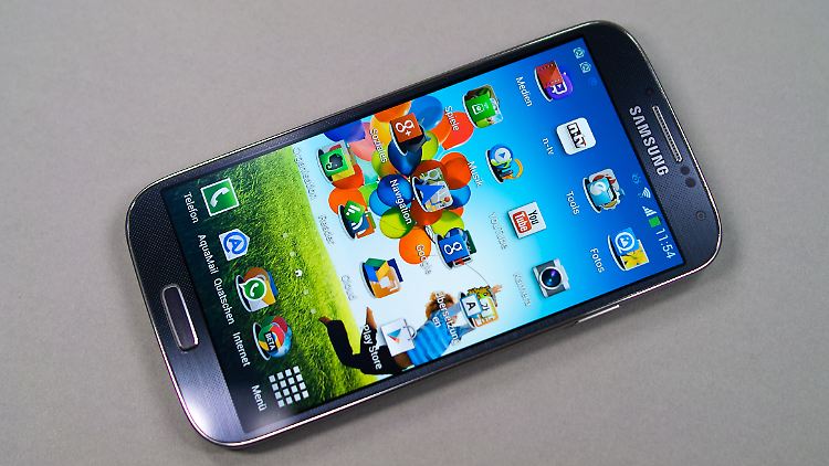 Das Galaxy S4 sieht auf den ersten Blick wie sein Vorgänger aus.