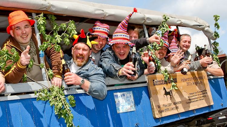 Beliebte Fortbewegungsvariante am Herrentag in Deutschland: der Pferdewagen.