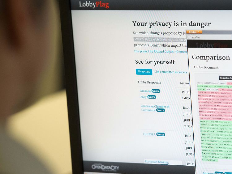 Die Macher von LobbyPlag vergleichen die Texte von Lobbyisten mit fertigen Gesetzestexten.