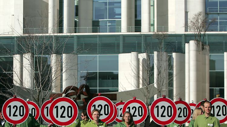 Auch der Verkehrsclub Deutschland fordert seit Jahren ein verbindliches Tempolimit von 120 km/h auf den deutschen Autobahnen.