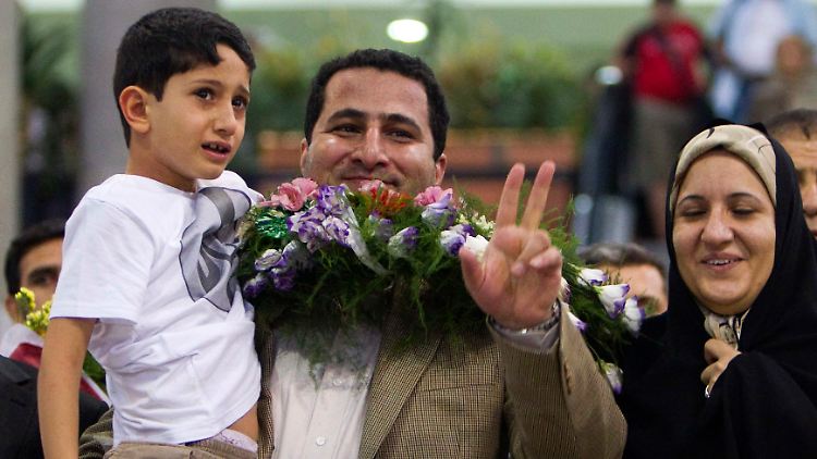 Zurück im Iran: Amiri mit seiner Frau und seinem Sohn.