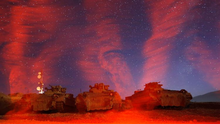 Kriegsgerät von gestern? Keineswegs. Auf künftig wird die Bundeswehr auf Panzer setzen. Cyber-Attacken sind laut Militärstrategen zunächst nur flankierend geplant.