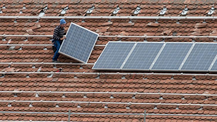 Solarmodule aufs Dach: Chinas Firmen räumen den Markt auf - mit Kampfpreisen.