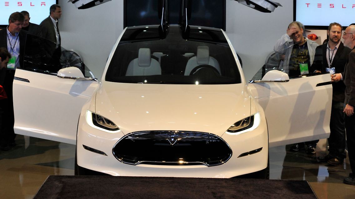 Tesla Model X Concept: Die Elektroschmiede schreibt erstmals Gewinne.