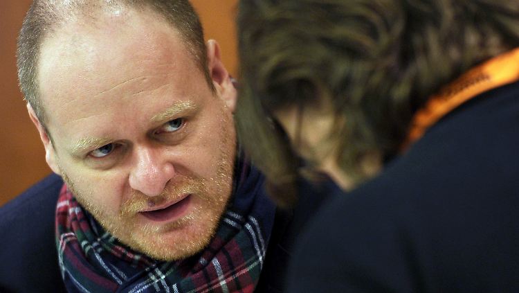 Bernd Schlömer redet seinen Parteifreunden ins Gewissen.