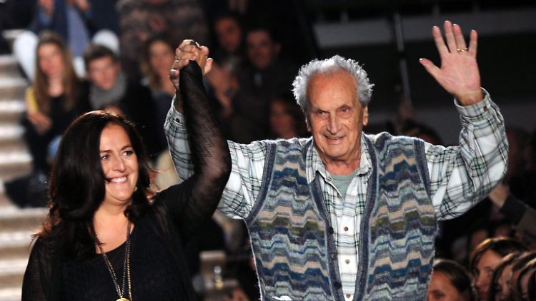 Missoni trat regelmäßig – mit Tochter Angela – bei der Präsentation seiner Kollektionen auf.