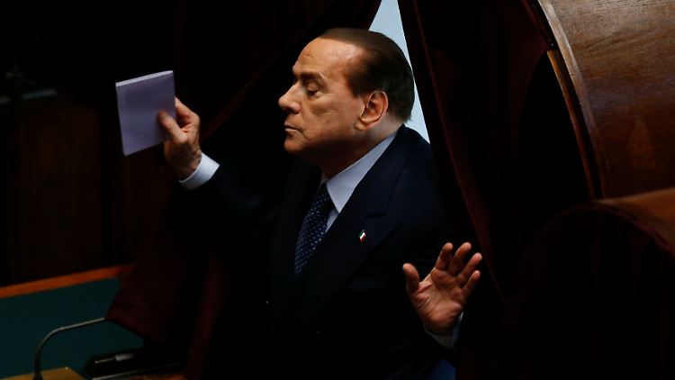 Mir doch egal? Keineswegs, so langsam droht Berlusconi in der Fülle der Vorwürfe und Verurteilungen unterzugehen.